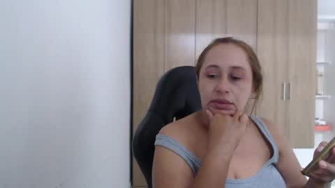 Snapshot of roxanalove7 chatting on 19, 4, 2026 Roxana online show from 19, 4, 2026