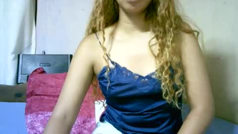 Snapshot of roxanne_98 chatting on 7, 1, 2026 roxanne_98 online show from 7, 1, 2026
