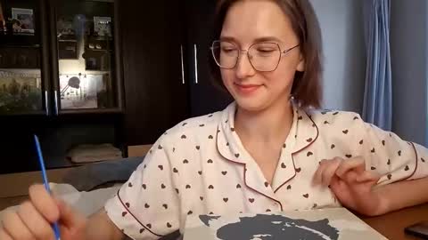 Snapshot of roxannemedicus chatting on 27, 9, 2025 Rose online show from 27, 9, 2025