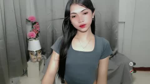 Snapshot of roxie_fuckdoll chatting on 4, 1, 2025 Roxie online show from 4, 1, 2025