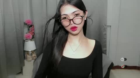 Snapshot of roxie_fuckdoll chatting on 10, 1, 2025 Roxie online show from 10, 1, 2025