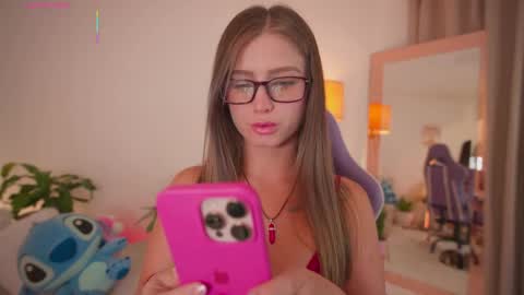 Snapshot of roxie_gates chatting on 2, 6, 2026 R O X I E online show from 2, 6, 2026
