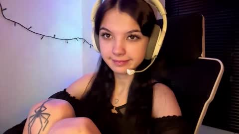 Snapshot of roxiepiurkowski chatting on 10, 2, 2026 Hana online show from 10, 2, 2026