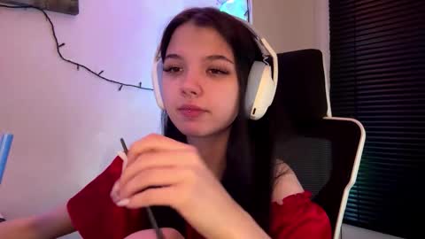 Snapshot of roxiepiurkowski chatting on 13, 2, 2026 Hana online show from 13, 2, 2026