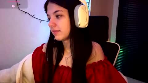 Snapshot of roxiepiurkowski chatting on 3, 3, 2026 Hana online show from 3, 3, 2026