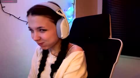 Snapshot of roxiepiurkowski chatting on 14, 3, 2026 Hana online show from 14, 3, 2026