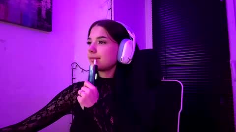 Snapshot of roxiepiurkowski chatting on 23, 3, 2026 Hana online show from 23, 3, 2026