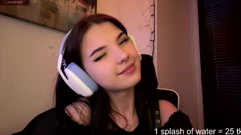 Snapshot of roxiepiurkowski chatting on 27, 3, 2026 Hana online show from 27, 3, 2026