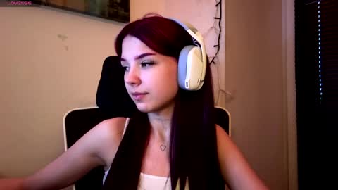 Snapshot of roxiepiurkowski chatting on 2, 4, 2026 Hana online show from 2, 4, 2026