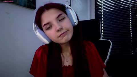 Snapshot of roxiepiurkowski chatting on 9, 4, 2026 Hana online show from 9, 4, 2026