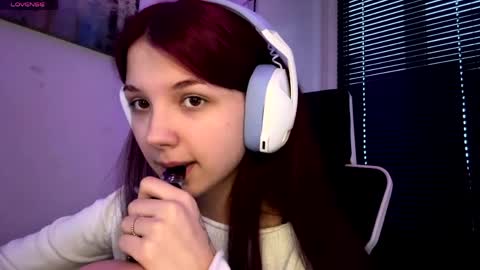 Snapshot of roxiepiurkowski chatting on 10, 4, 2026 Hana online show from 10, 4, 2026