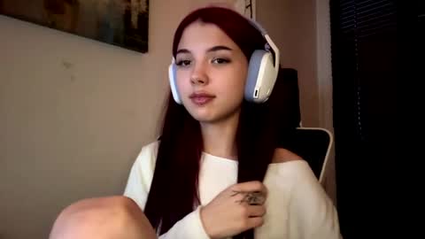 Snapshot of roxiepiurkowski chatting on 13, 4, 2026 Hana online show from 13, 4, 2026