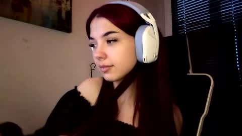 Snapshot of roxiepiurkowski chatting on 15, 4, 2026 Hana online show from 15, 4, 2026