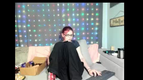 roxihazeleyes online show from 27, 2, 2025