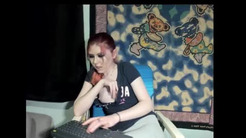 roxihazeleyes online show from 8, 3, 2025