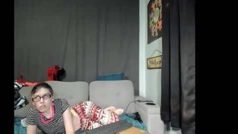 roxihazeleyes online show from 11, 11, 2025