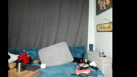 roxihazeleyes online show from 5, 1, 2026