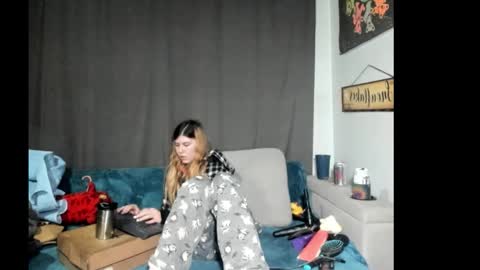 roxihazeleyes online show from 6, 1, 2026