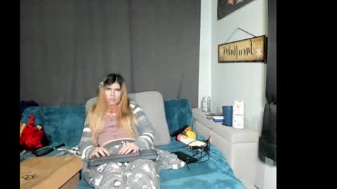 roxihazeleyes online show from 19, 1, 2026