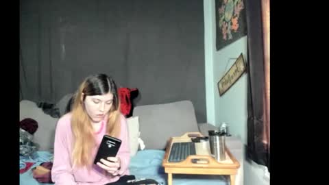 roxihazeleyes online show from 25, 3, 2026