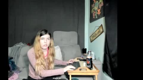 roxihazeleyes online show from 24, 5, 2026