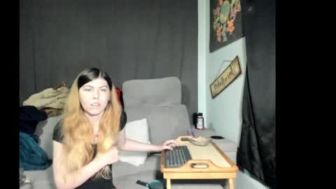 roxihazeleyes online show from 26, 5, 2026