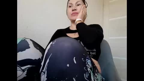 Snapshot of roxolanaa_sexy chatting on 4, 4, 2026 ROXOLANAA SEXY online show from 4, 4, 2026