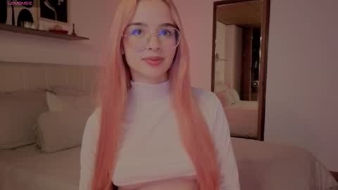 Snapshot of roxxy_mora chatting on 9, 1, 2026 Roxxy online show from 9, 1, 2026