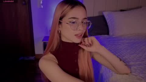 Snapshot of roxxy_mora chatting on 6, 2, 2026 Roxxy online show from 6, 2, 2026