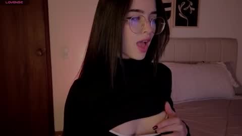 Snapshot of roxxy_mora chatting on 23, 2, 2026 Roxxy online show from 23, 2, 2026