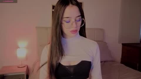 Snapshot of roxxy_mora chatting on 10, 3, 2026 Roxxy online show from 10, 3, 2026