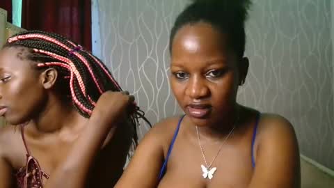Snapshot of roxy_heather chatting on 7, 5, 2026 Roxy online show from 7, 5, 2026