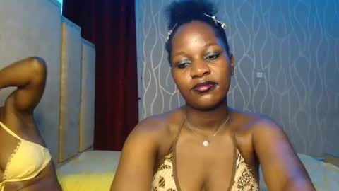Snapshot of roxy_heather chatting on 12, 5, 2026 Roxy online show from 12, 5, 2026