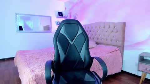 roxy_jones_ online show from 28, 12, 2024