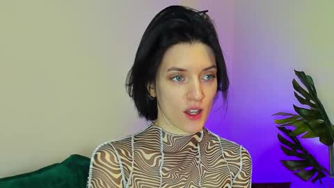 Snapshot of roxy_riot_ chatting on 1, 2, 2025 roxy_riot_ online show from 1, 2, 2025
