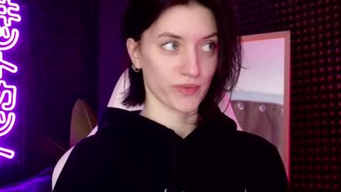 Snapshot of roxy_riot_ chatting on 8, 3, 2025 roxy_riot_ online show from 8, 3, 2025