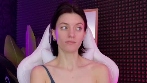 Snapshot of roxy_riot_ chatting on 9, 3, 2025 roxy_riot_ online show from 9, 3, 2025