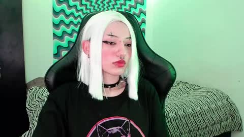 Snapshot of roxy_toxic chatting on 17, 12, 2024 Roxy Independient model Help me to reach 50 thumbs up online show from 17, 12, 2024
