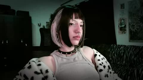 Roxy Independient model Help me to reach 50 thumbs up online show from 15, 5, 2026