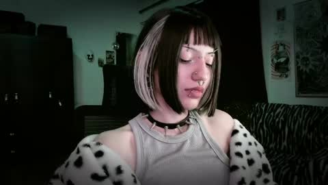 Roxy Independient model Help me to reach 50 thumbs up online show from 15, 5, 2026