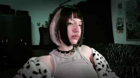 Roxy Independient model Help me to reach 50 thumbs up online show from 16, 5, 2026
