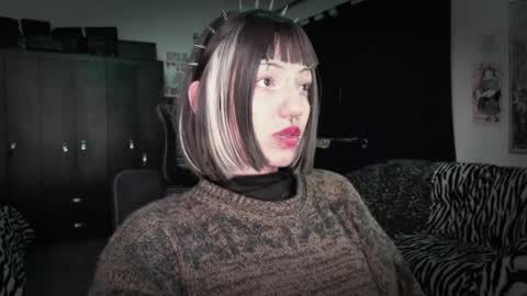 Roxy Independient model Help me to reach 50 thumbs up online show from 10, 6, 2026