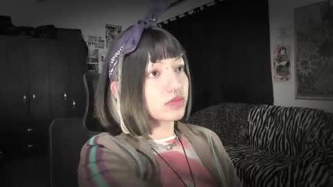 Roxy Independient model Help me to reach 50 thumbs up online show from 7, 7, 2026