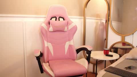 Roxy  online show from 11, 10, 2025