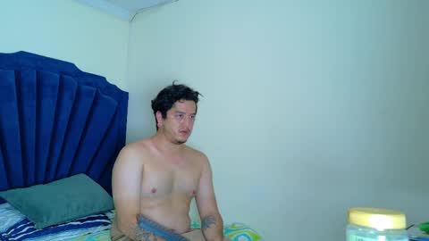 Snapshot of roxyandaron2 chatting on 6, 4, 2026 RoxyAron online show from 6, 4, 2026