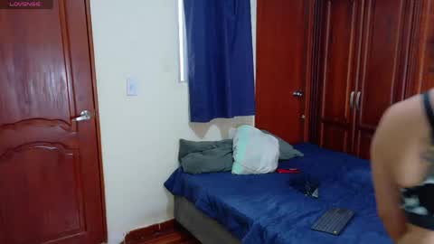 Snapshot of roxyandaron2 chatting on 23, 5, 2026 RoxyAron online show from 23, 5, 2026