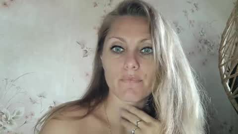 roxyfox18x01 online show from 6, 10, 2025