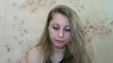 roxyfox18x01 online show from 13, 4, 2026