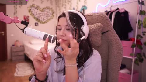 Snapshot of roxysuh chatting on 8, 3, 2026 roxysuh online show from 8, 3, 2026