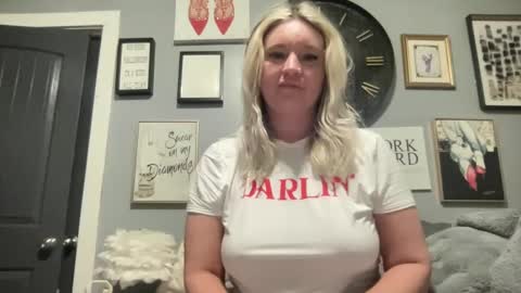 royalblonde online show from 6, 1, 2025